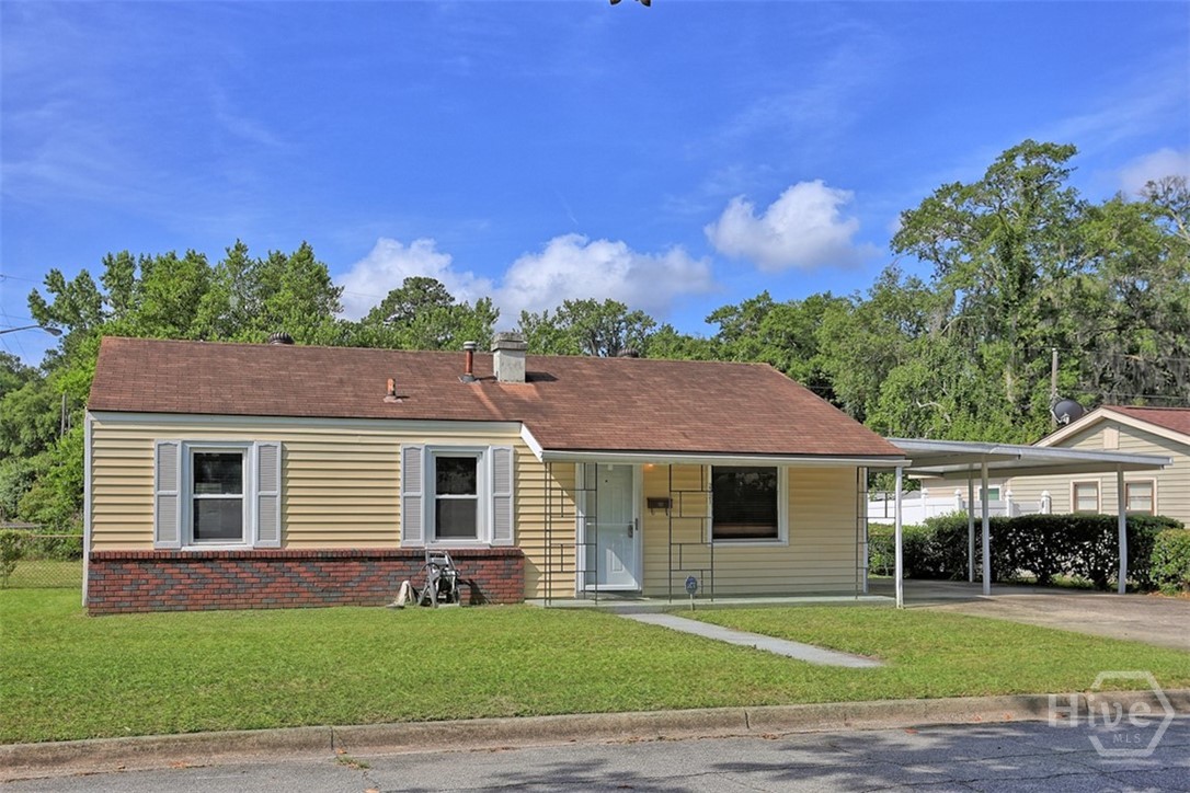 2221 E 57th Street Property Photo 3