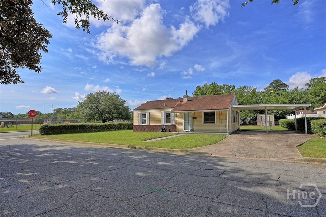 2221 E 57th Street Property Photo 4