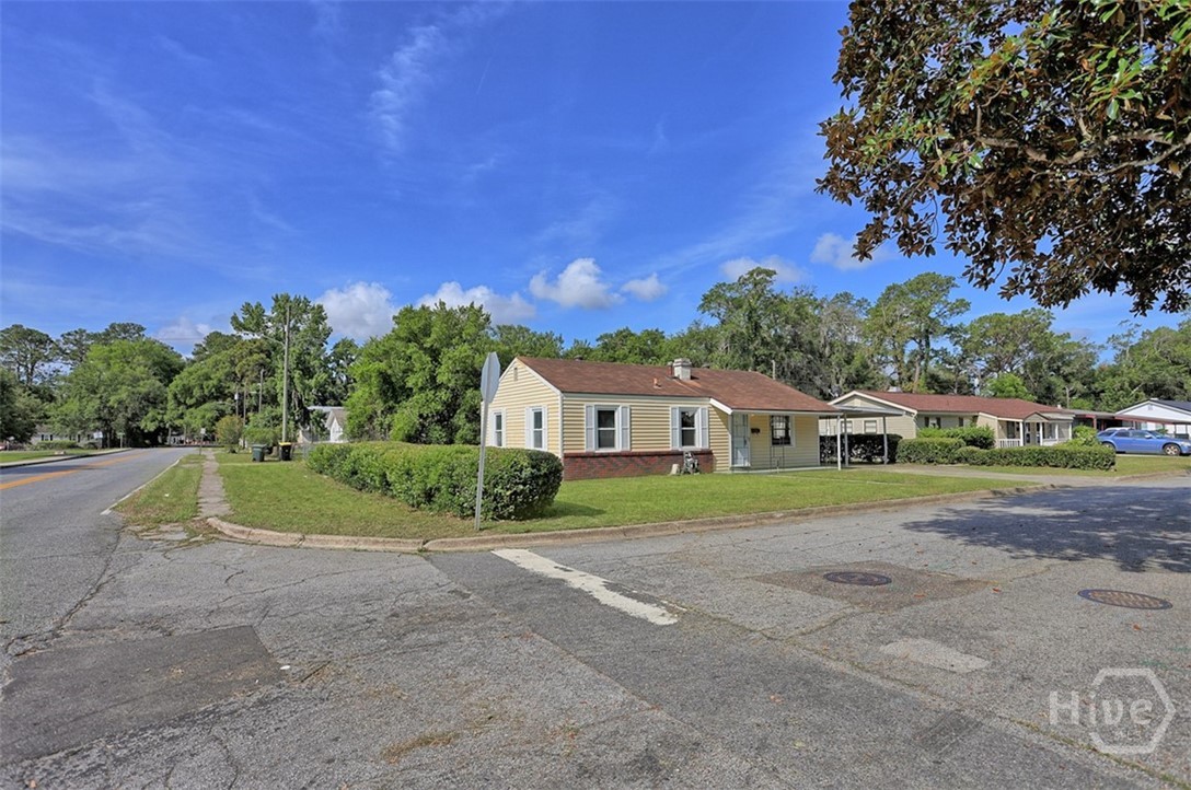 2221 E 57th Street Property Photo 5