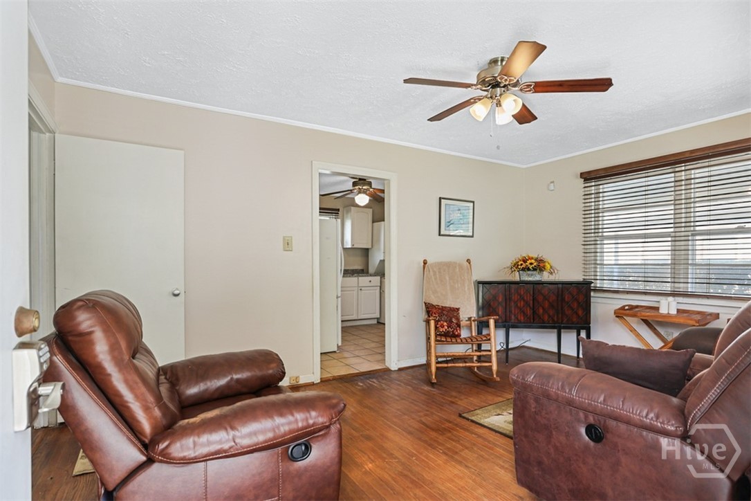 2221 E 57th Street Property Photo 6