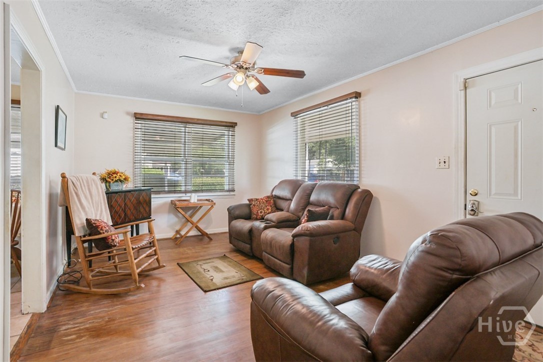 2221 E 57th Street Property Photo 8