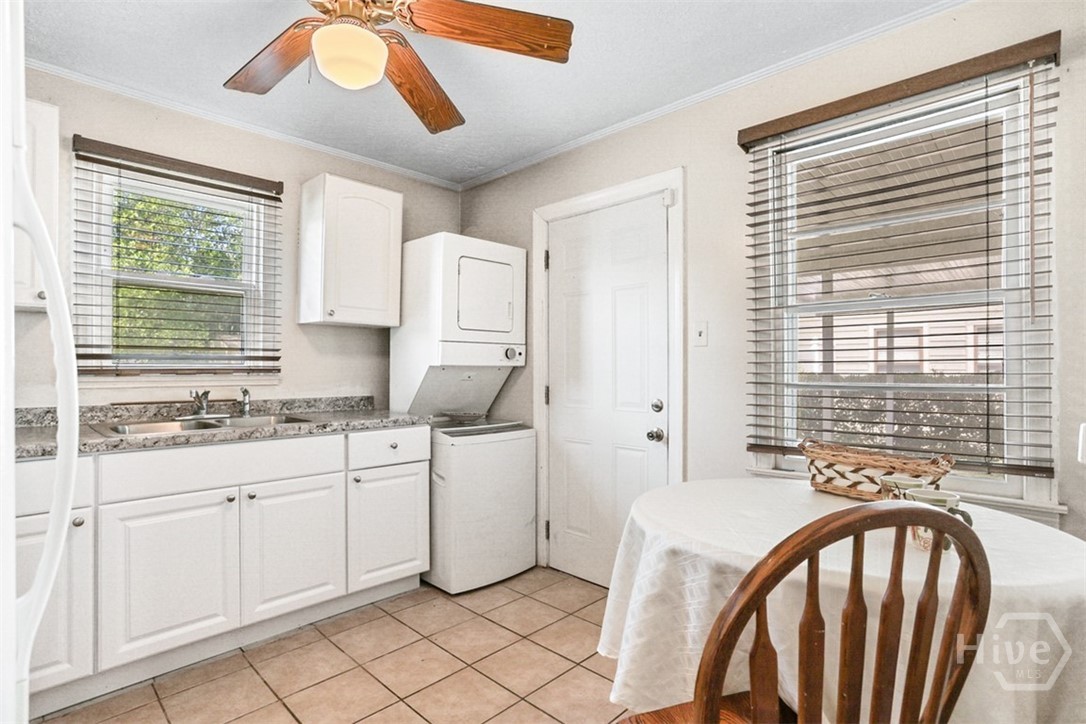 2221 E 57th Street Property Photo 10