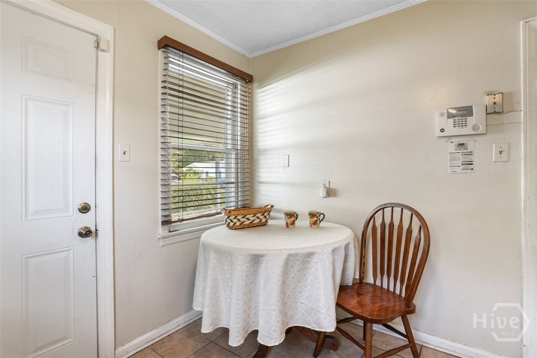 2221 E 57th Street Property Photo 13