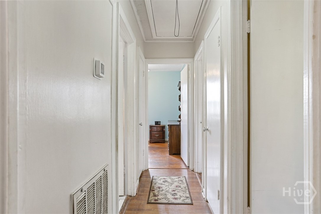 2221 E 57th Street Property Photo 14