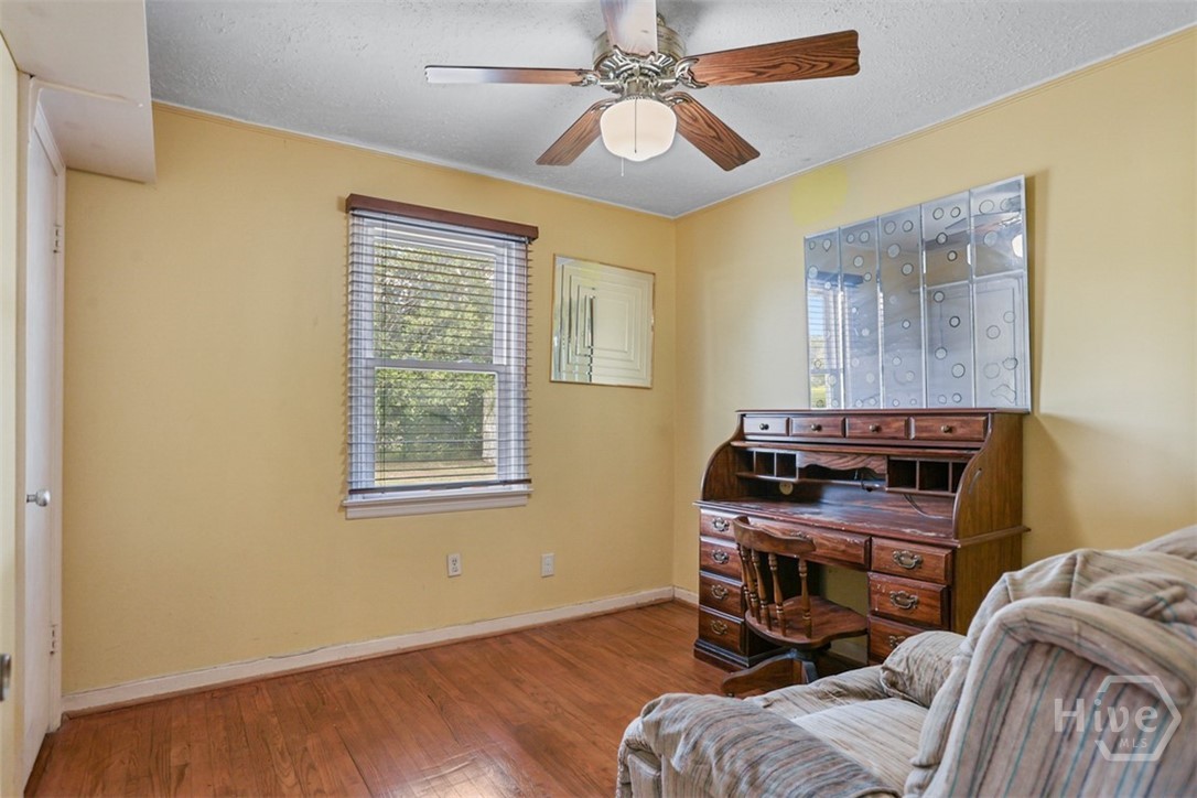 2221 E 57th Street Property Photo 15