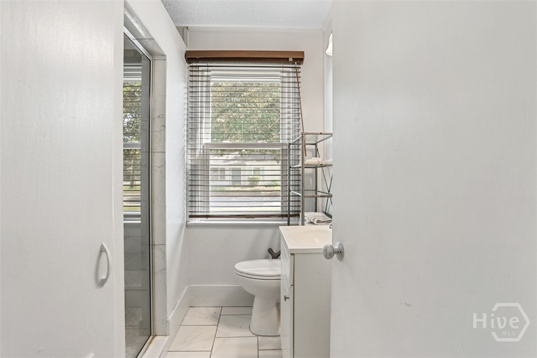 2221 E 57th Street Property Photo 17