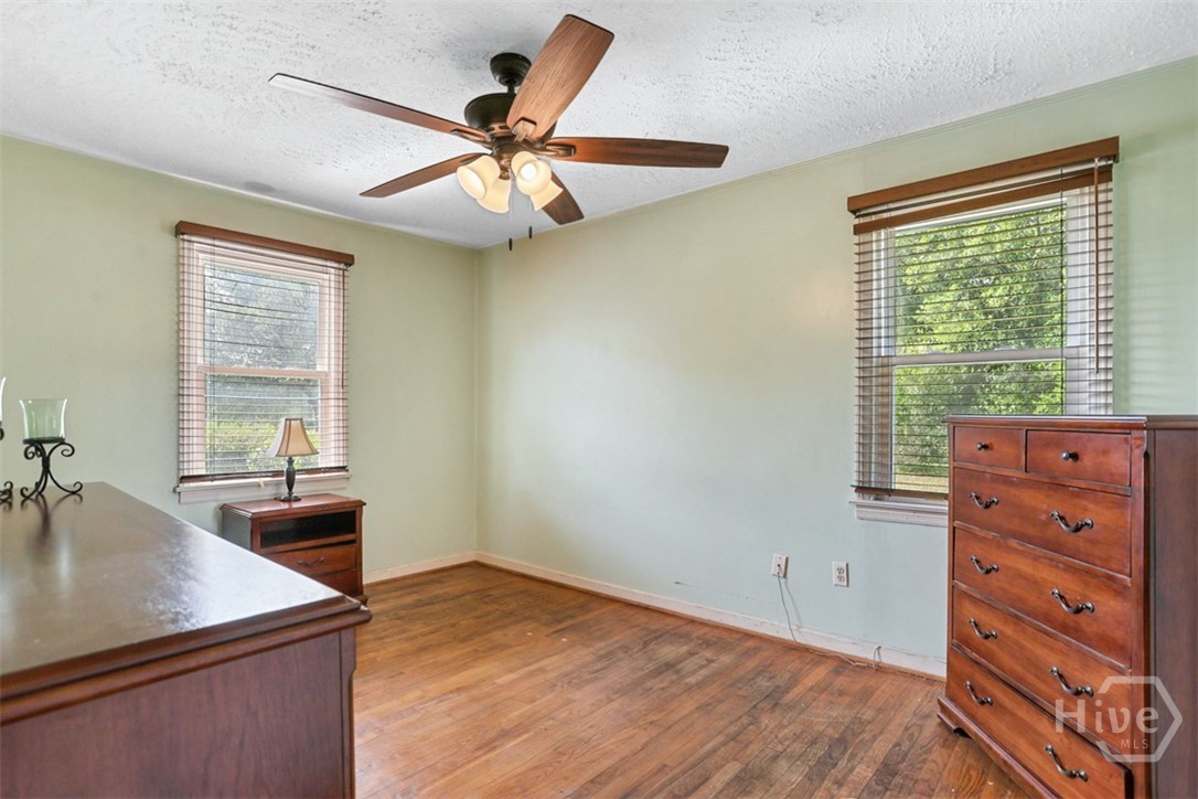 2221 E 57th Street Property Photo 19