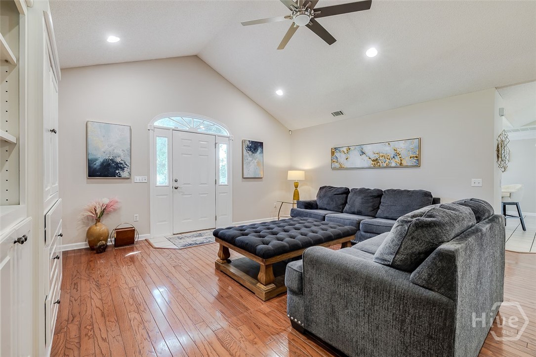 109 Kensington Circle Property Photo 8