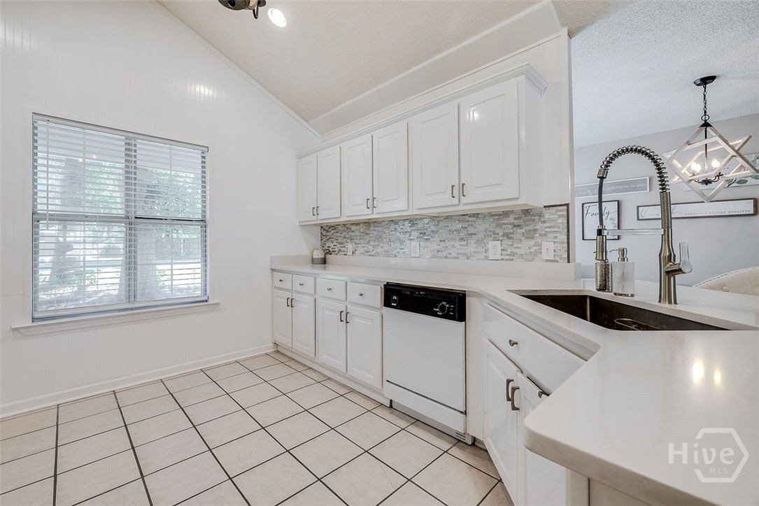 109 Kensington Circle Property Photo 13