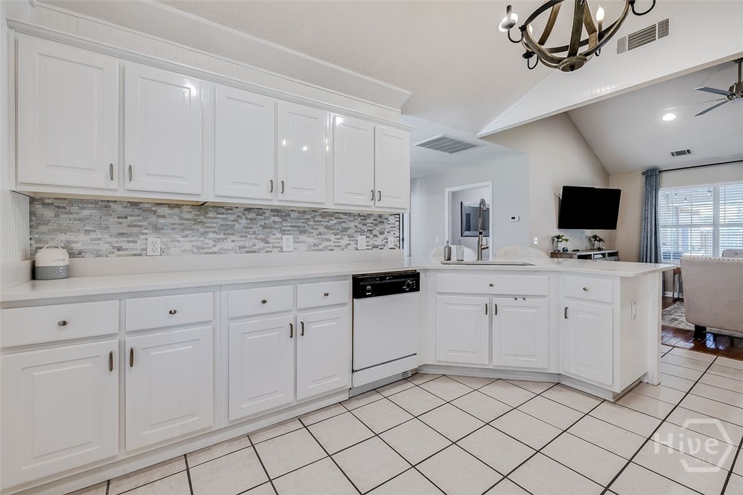 109 Kensington Circle Property Photo 15
