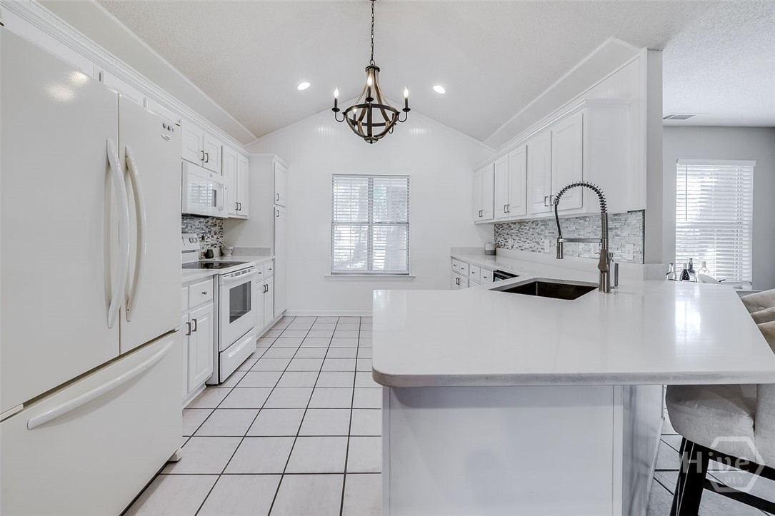 109 Kensington Circle Property Photo 17