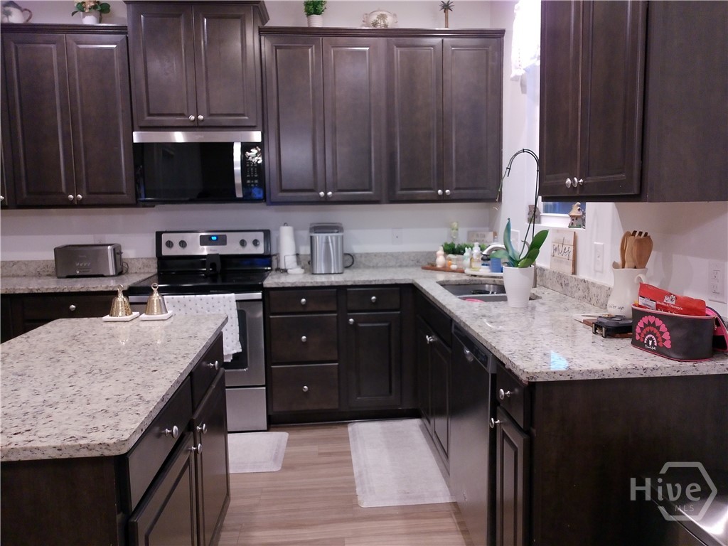 351 Southwilde Way Property Photo 8