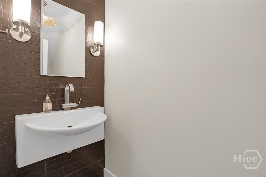 231 Houston Street Property Photo 27