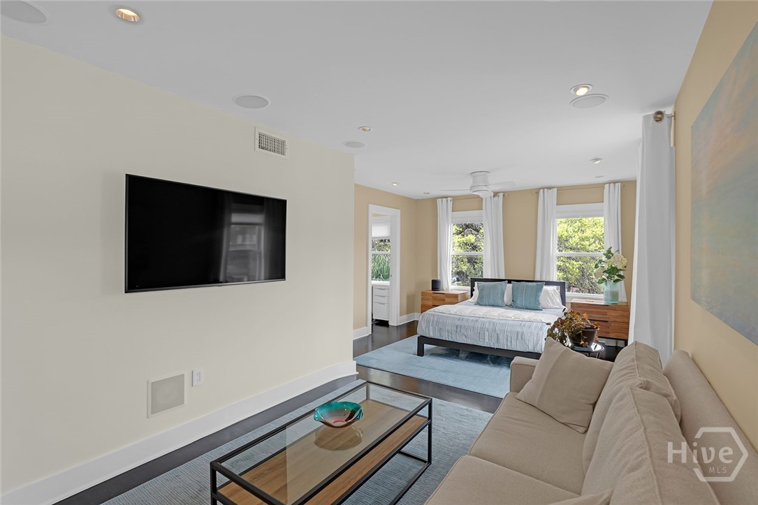 231 Houston Street Property Photo 32
