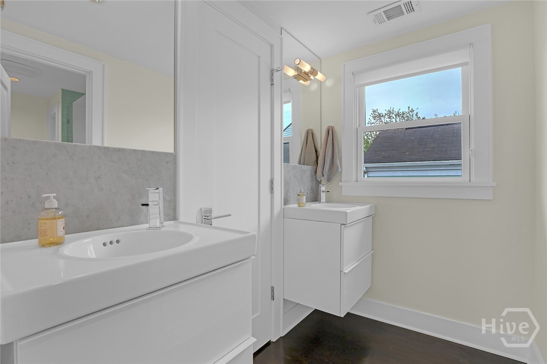 231 Houston Street Property Photo 34