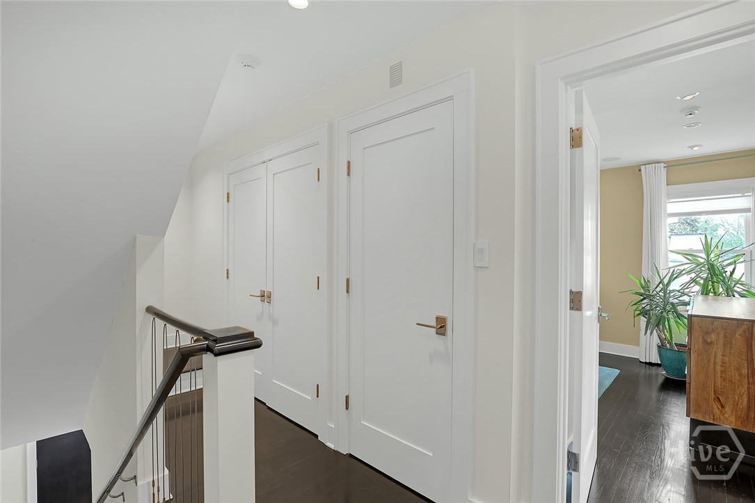 231 Houston Street Property Photo 37