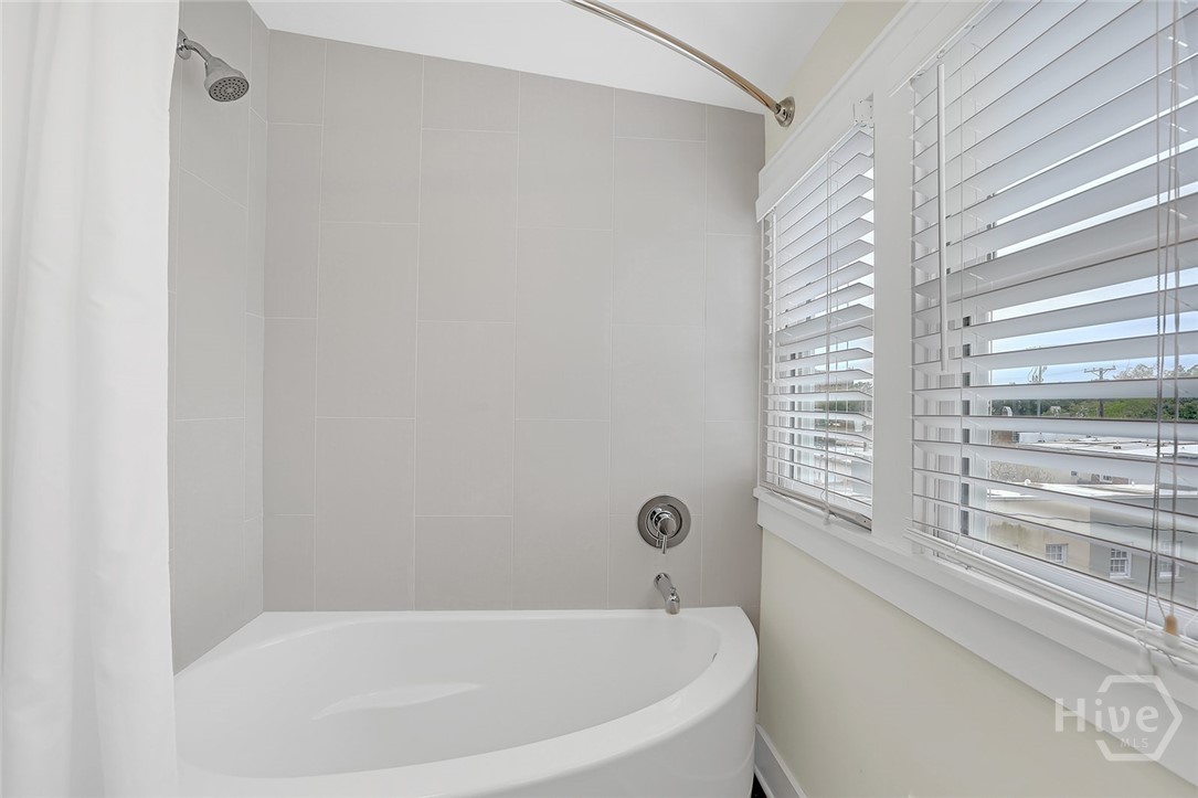 231 Houston Street Property Photo 42