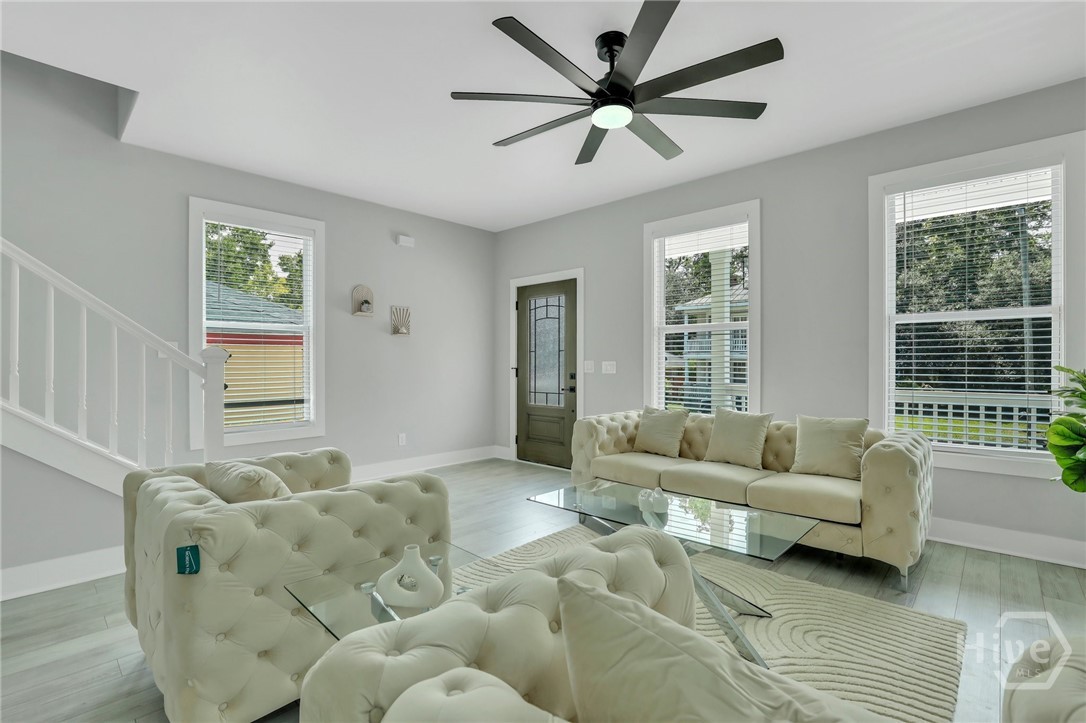 1230 E Anderson Street Property Photo 10