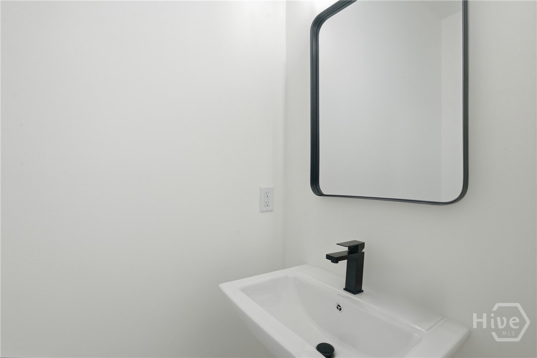 1230 E Anderson Street Property Photo 34