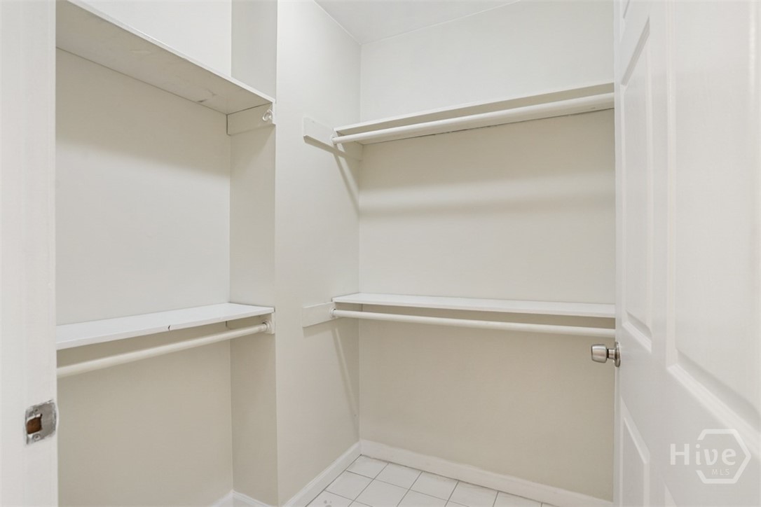 912 E 37th Street Property Photo 14