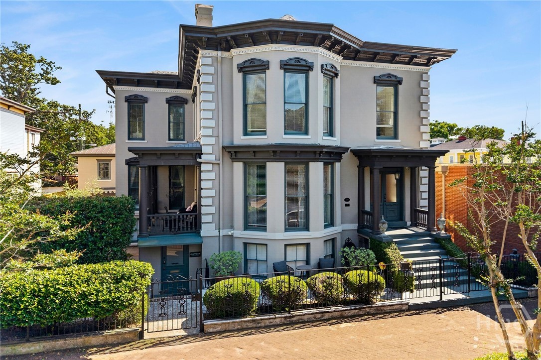 17 W Park Avenue Property Photo 1