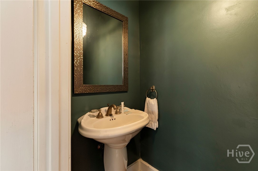 17 W Park Avenue Property Photo 9