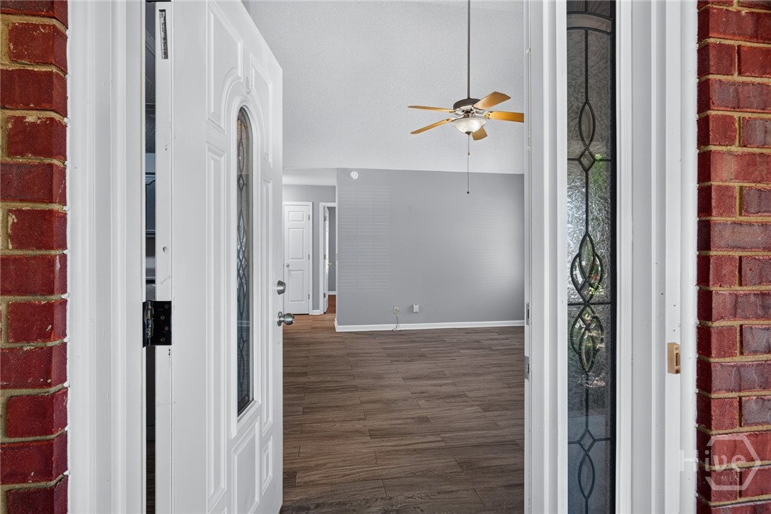 103 Crossing Circle Property Photo 4