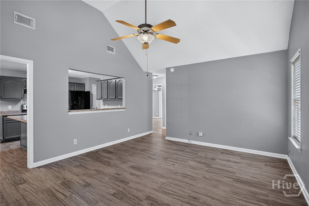 103 Crossing Circle Property Photo 6