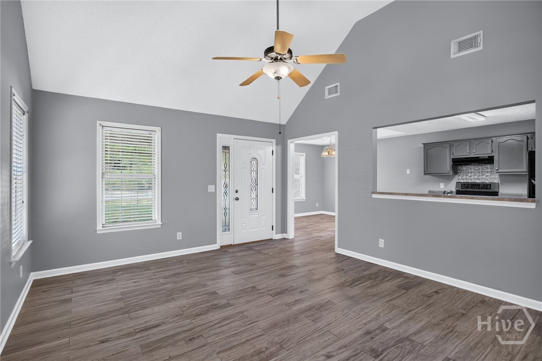 103 Crossing Circle Property Photo 7