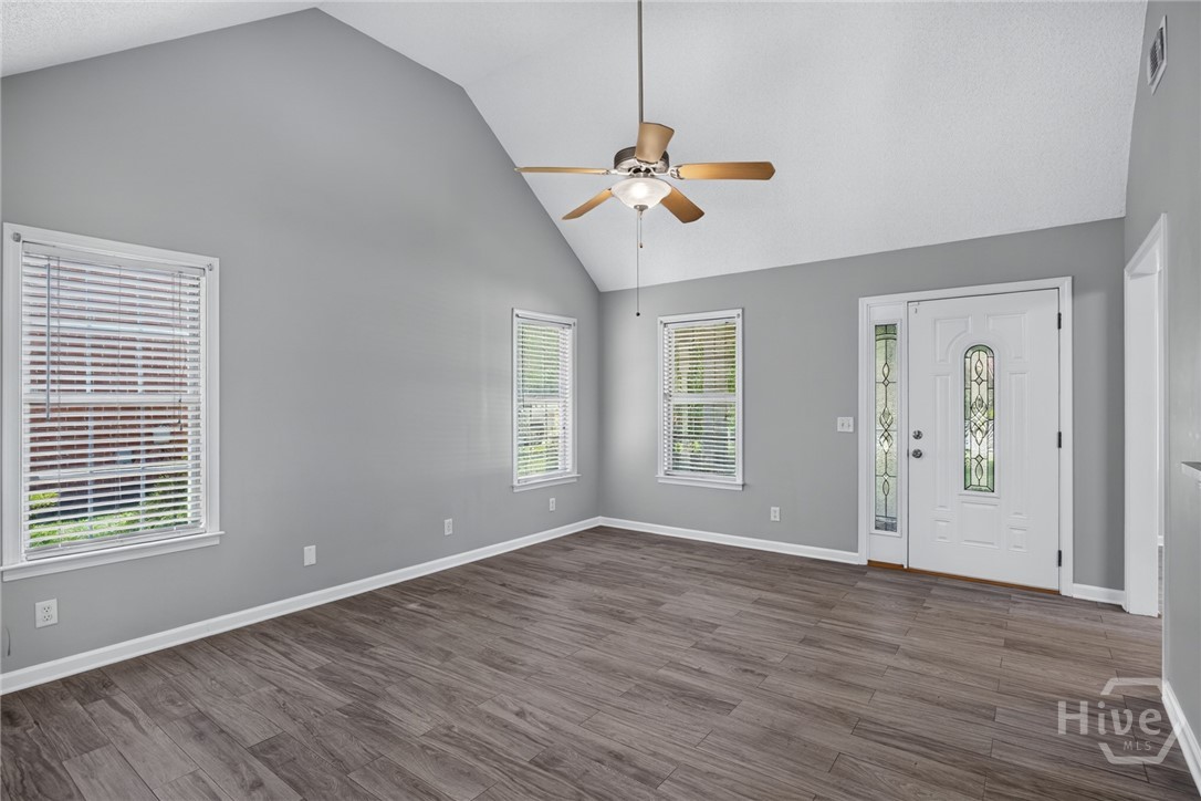 103 Crossing Circle Property Photo 8
