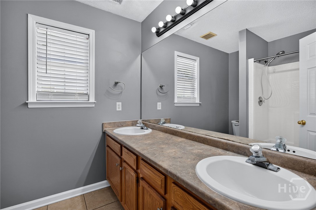103 Crossing Circle Property Photo 32