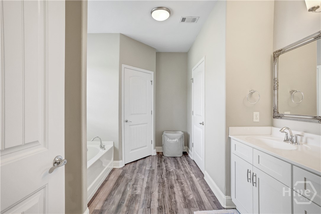 7 Gresham Lane Property Photo 37