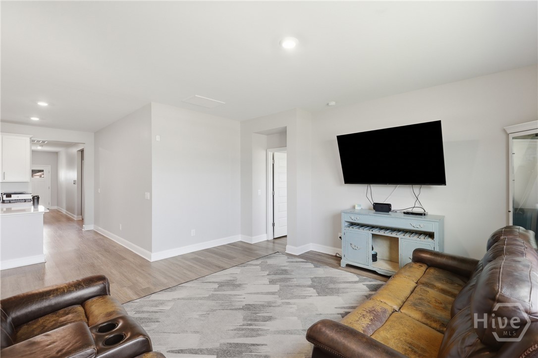 110 Grove Drive Property Photo 9