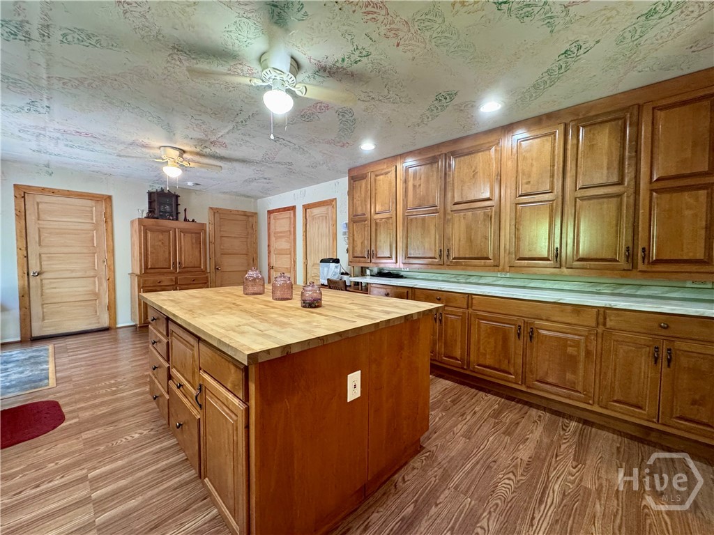 668 Henderson Road Property Photo 9