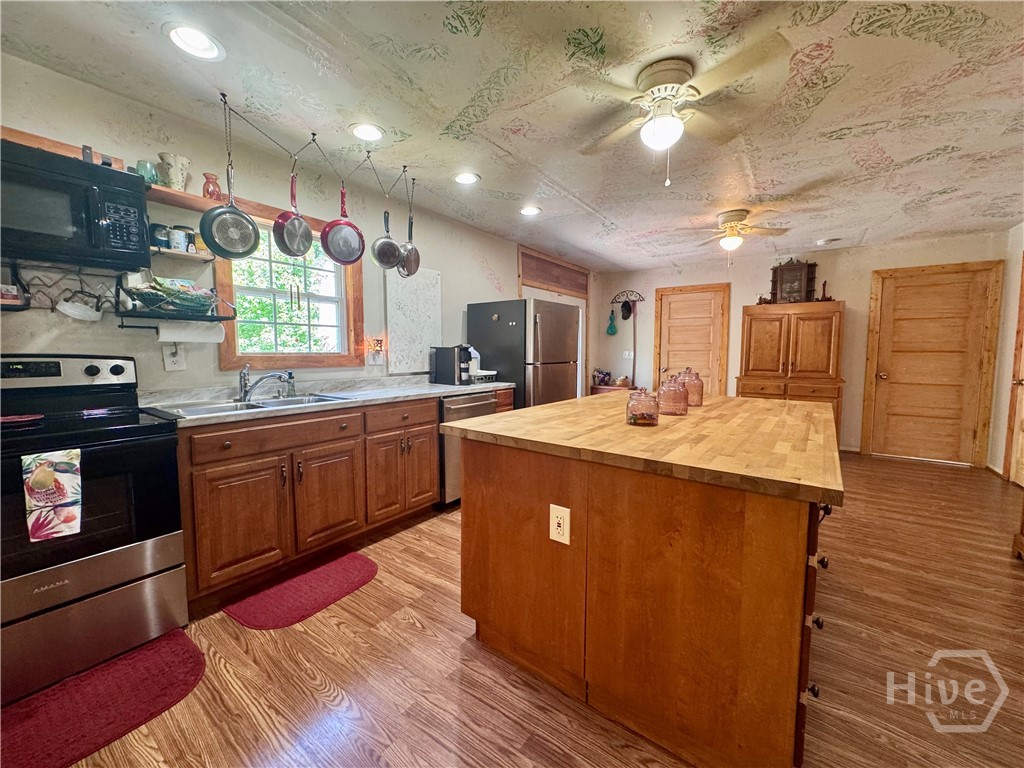 668 Henderson Road Property Photo 10