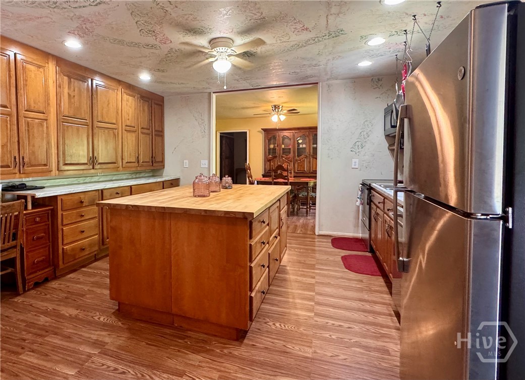 668 Henderson Road Property Photo 11