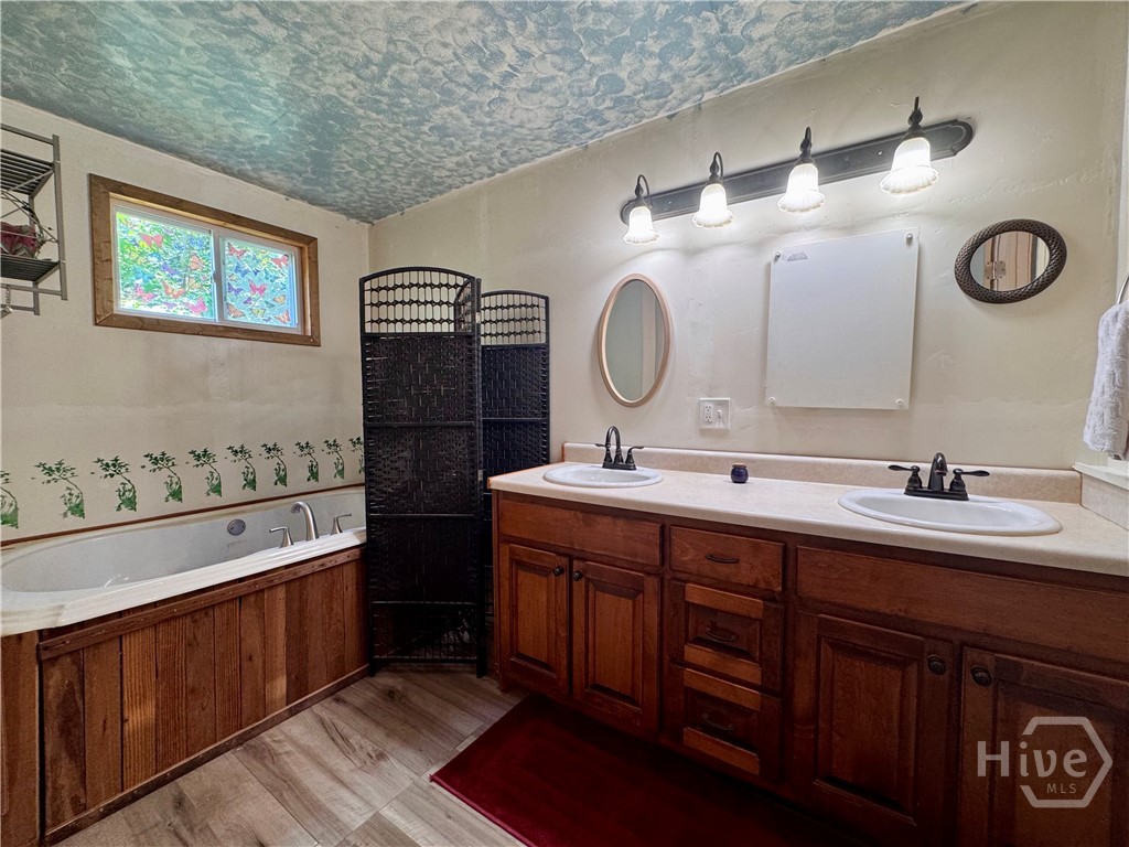 668 Henderson Road Property Photo 18