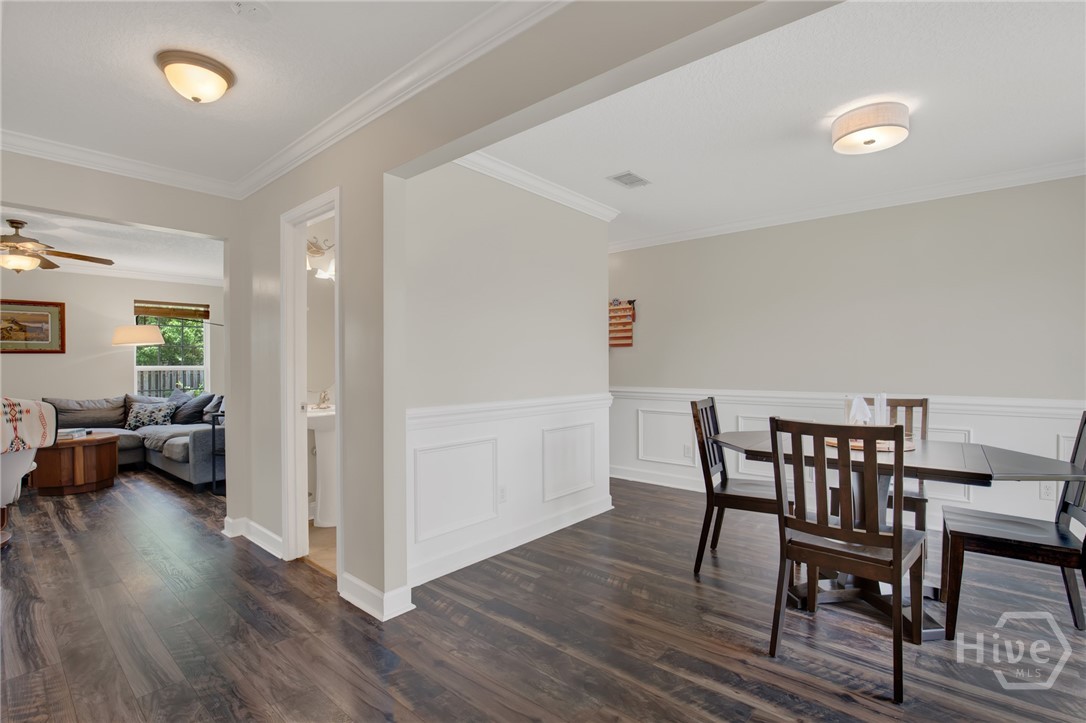 384 Manchester Court Property Photo 6