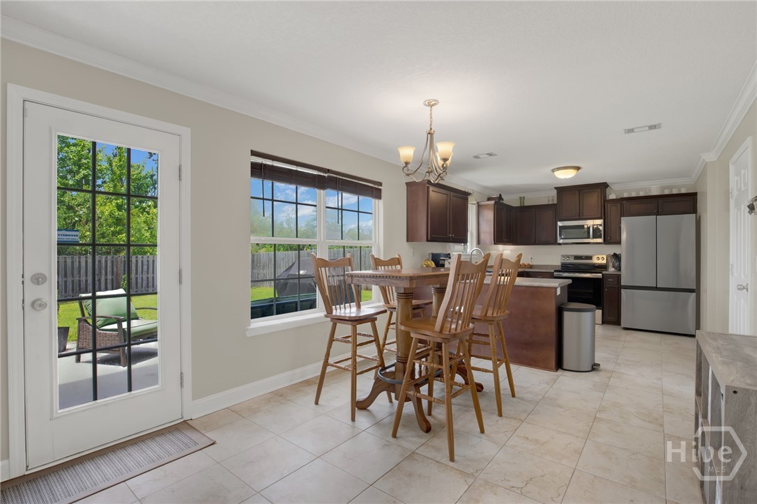 384 Manchester Court Property Photo 14