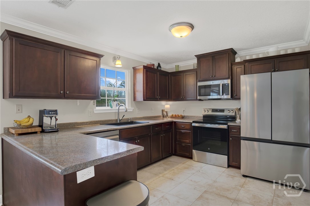 384 Manchester Court Property Photo 16