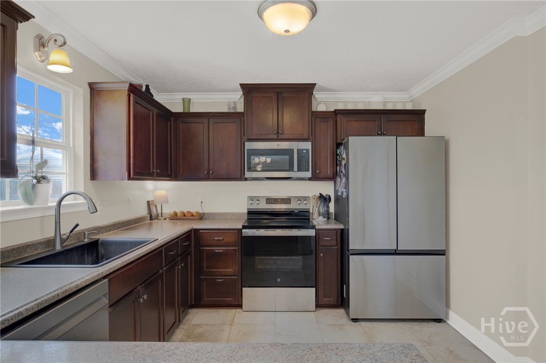 384 Manchester Court Property Photo 17