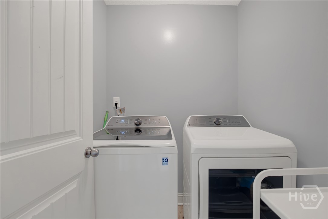 384 Manchester Court Property Photo 32
