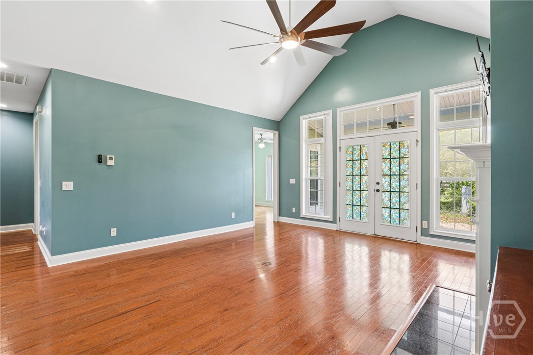 102 Del Mar Court Property Photo 12