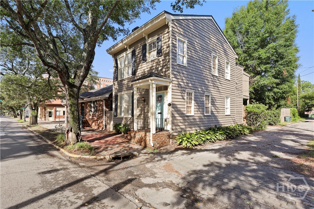 111 E Broad Street Property Photo 1
