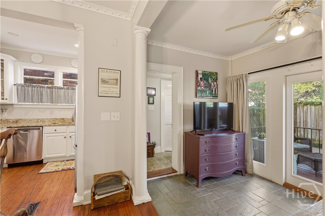 111 E Broad Street Property Photo 23
