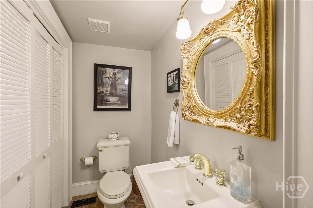 111 E Broad Street Property Photo 27