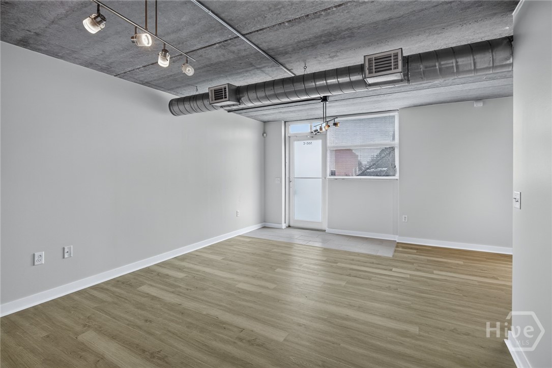 555 Berrien Street C Property Photo 12
