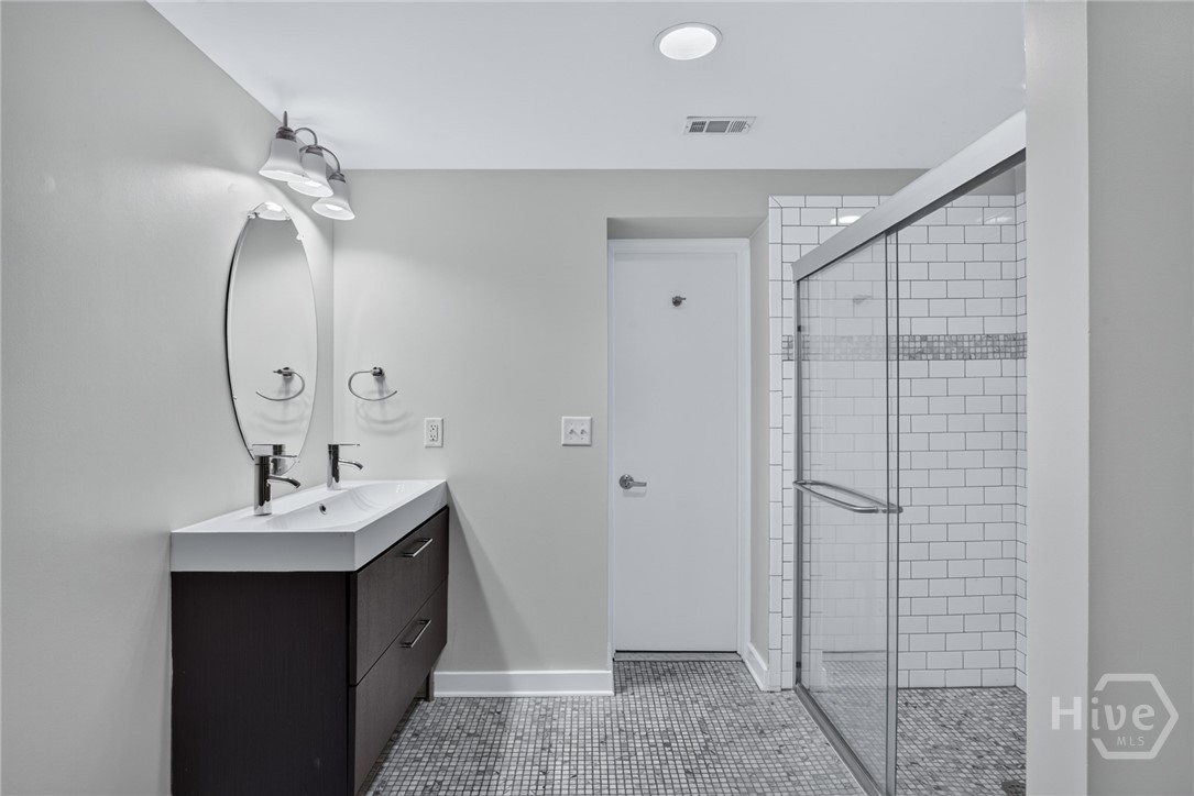 555 Berrien Street C Property Photo 27