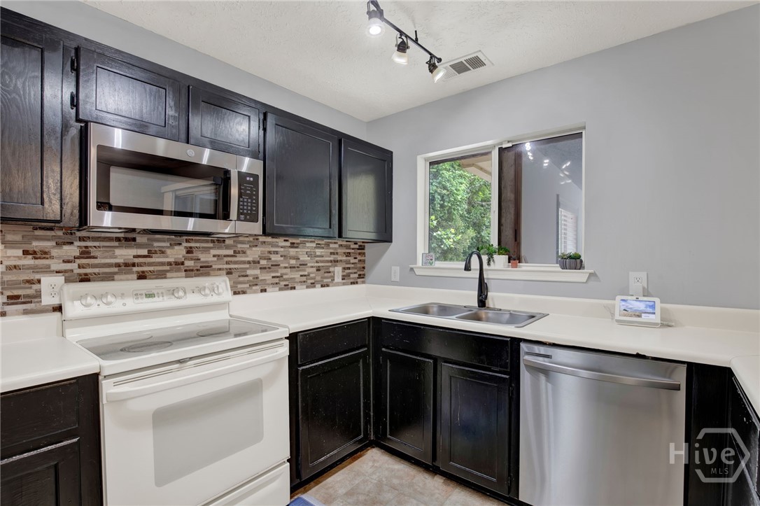 41 Whippoorwill Lane E Property Photo 18