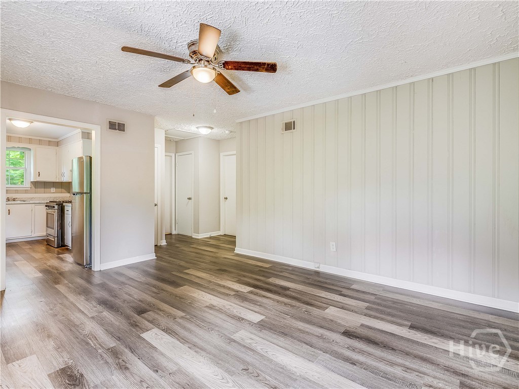 6 Ronnie Avenue Property Photo 8
